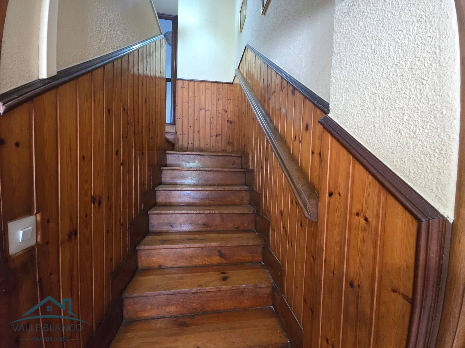 6 bedroom Townhouse for sale in Valle de Valdebezana with garage - € 97,000 (Ref: 10118211)