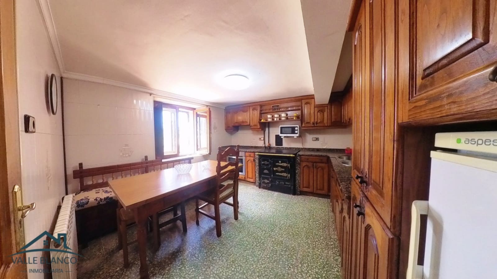 6 bedroom Townhouse for sale in Valle de Valdebezana with garage - € 97,000 (Ref: 10118211)