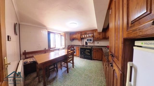 6 bedroom Townhouse for sale in Valle de Valdebezana with garage - € 97,000 (Ref: 10118211)