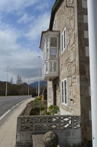 8 bedroom Townhouse for sale in Hermandad de Campoo de Suso - € 98,000 (Ref: 8237252)