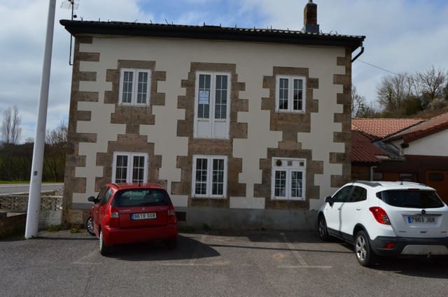 8 bedroom Townhouse for sale in Hermandad de Campoo de Suso - € 98,000 (Ref: 8237252)