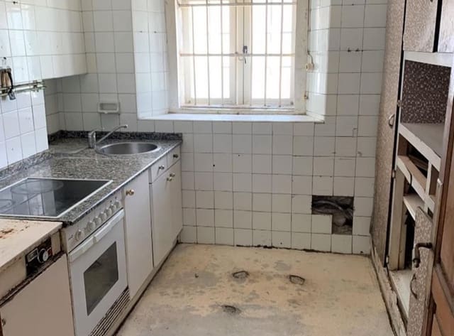 8 bedroom Townhouse for sale in Hermandad de Campoo de Suso - € 98,000 (Ref: 8237252)