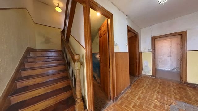 8 bedroom Townhouse for sale in Hermandad de Campoo de Suso - € 98,000 (Ref: 8237252)