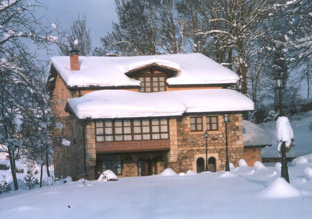 10 soverom Hotell til salgs i Las Rozas de Valdearrollo med garasje - € 590 000 (Ref: 8260051)