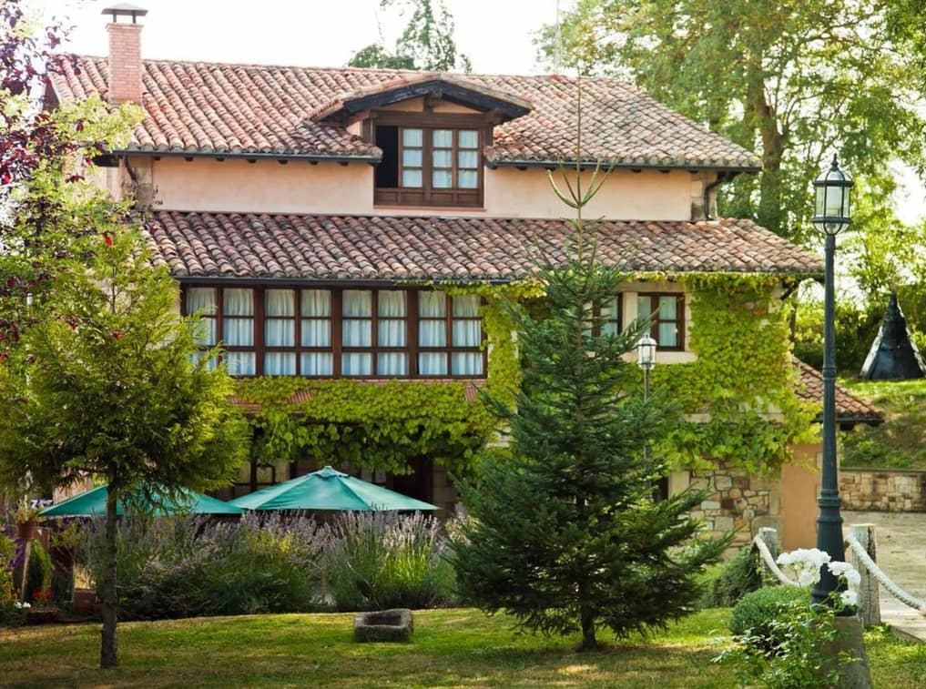 10 soverom Hotell til salgs i Las Rozas de Valdearrollo med garasje - € 590 000 (Ref: 8260051)