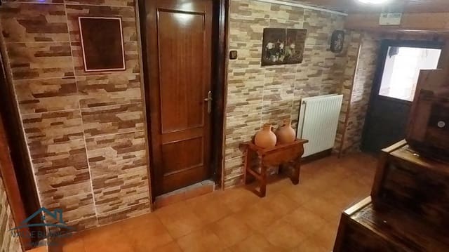 4 bedroom Townhouse for sale in Valderredible - € 95,000 (Ref: 8343773)