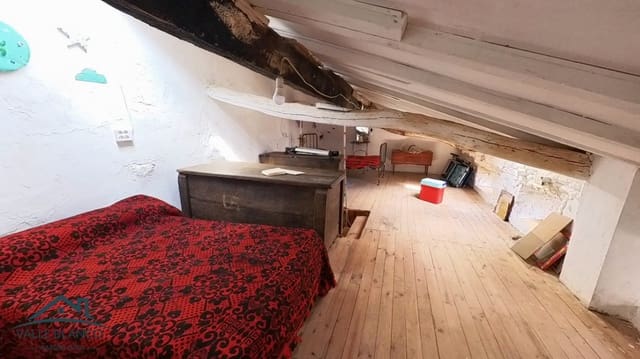 4 bedroom Townhouse for sale in Valderredible - € 95,000 (Ref: 8343773)