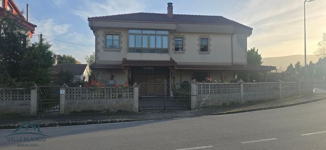 4 soveværelse Villa til salg i Campoo de Enmedio - € 320.000 (Ref: 8647255)