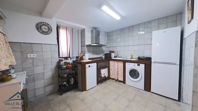 4 bedroom Villa for sale in Olmos de Ojeda - € 125,000 (Ref: 8678617)