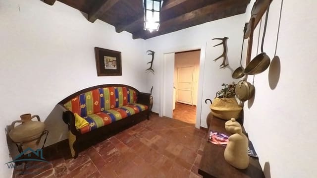 4 bedroom Villa for sale in Olmos de Ojeda - € 125,000 (Ref: 8678617)