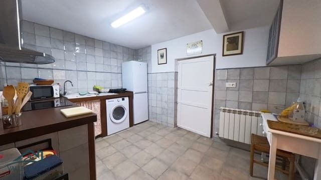 4 bedroom Villa for sale in Olmos de Ojeda - € 125,000 (Ref: 8678617)