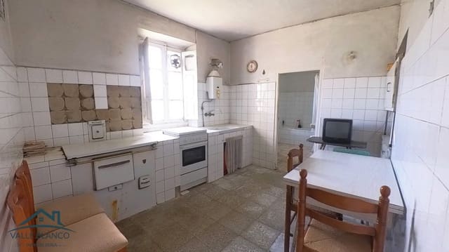 4 bedroom Finca/Country House for sale in Valle de Valdebezana - € 62,000 (Ref: 8796895)