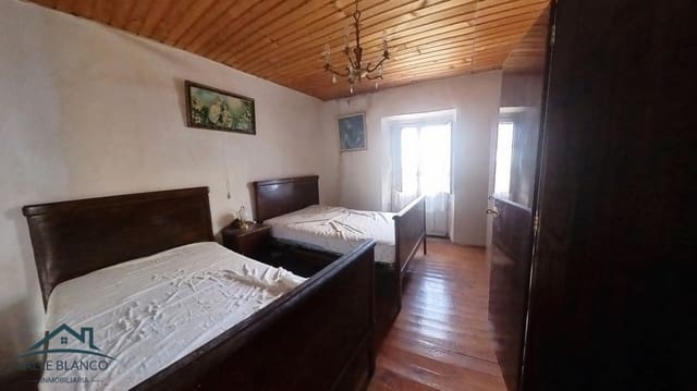 4 bedroom Finca/Country House for sale in Valle de Valdebezana - € 62,000 (Ref: 8796895)