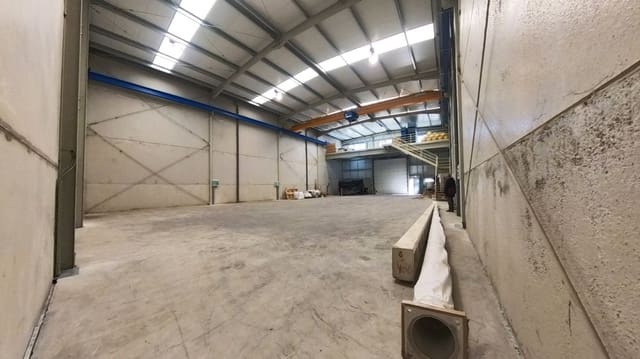 Commercial for rent in Reinosa - € 1,400 (Ref: 8837774)