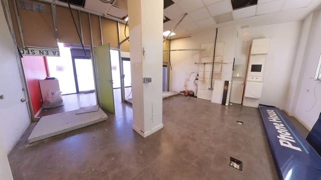 Commercial for rent in Reinosa - € 700 (Ref: 8837777)