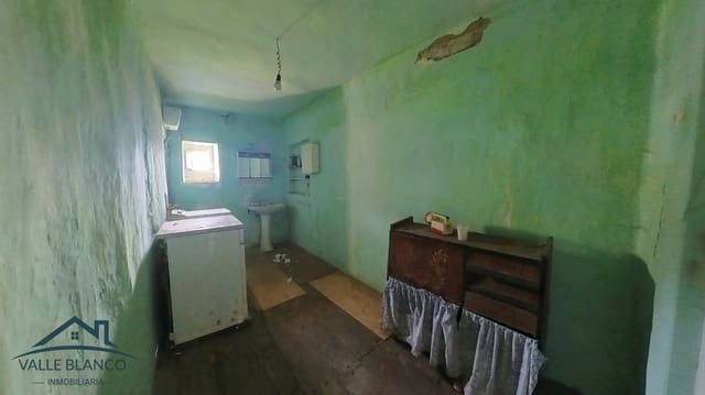 7 bedroom Finca/Country House for sale in Los Corrales de Buelna - € 220,000 (Ref: 8884742)