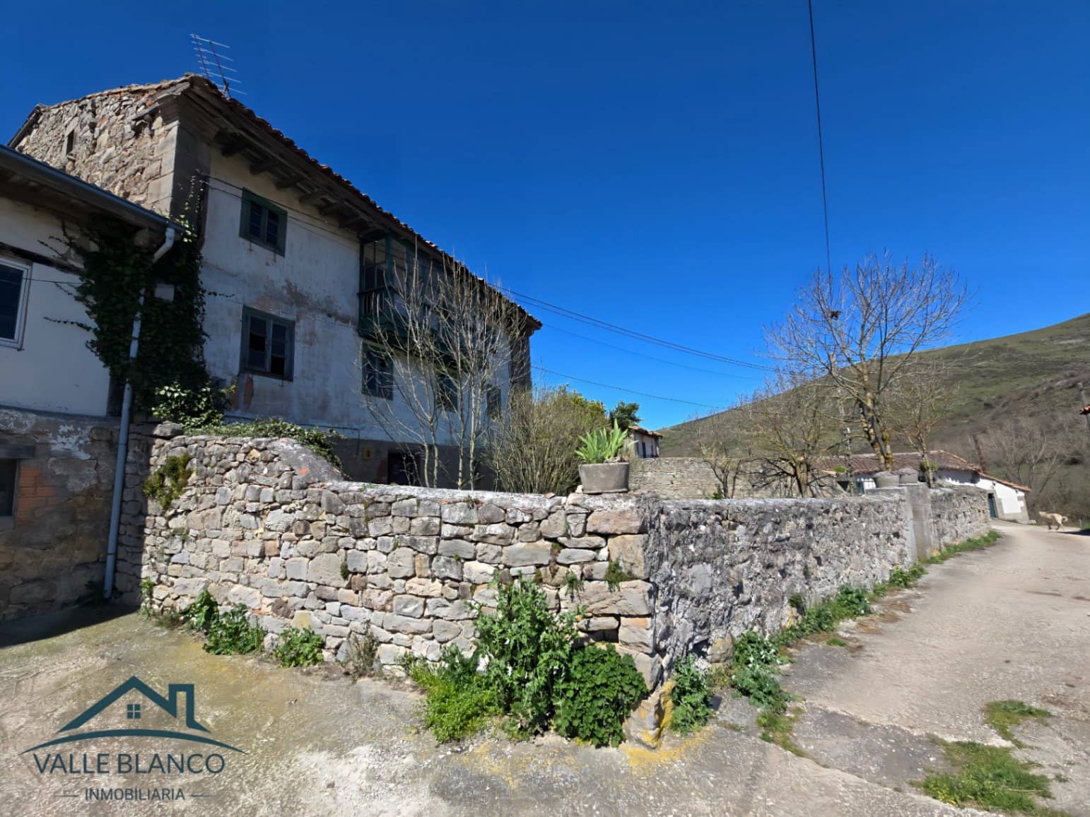 4 bedroom Finca/Country House for sale in Campoo de Yuso - € 69,000 (Ref: 8931783)