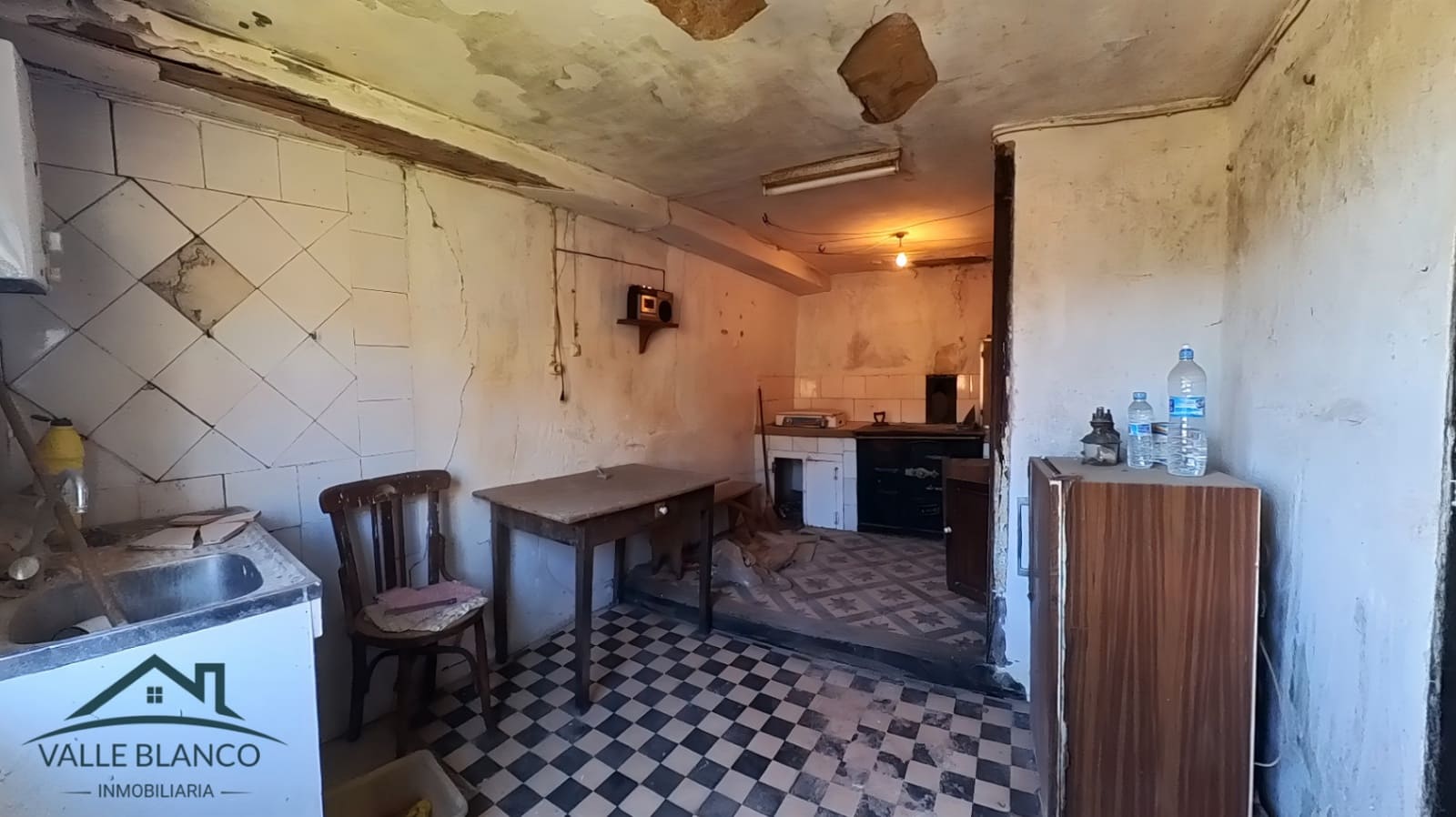 4 bedroom Finca/Country House for sale in Campoo de Yuso - € 69,000 (Ref: 8931783)