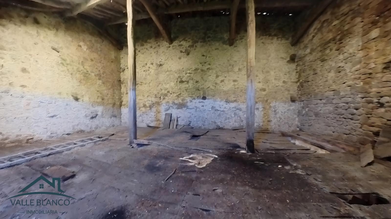 4 bedroom Finca/Country House for sale in Campoo de Yuso - € 69,000 (Ref: 8931783)