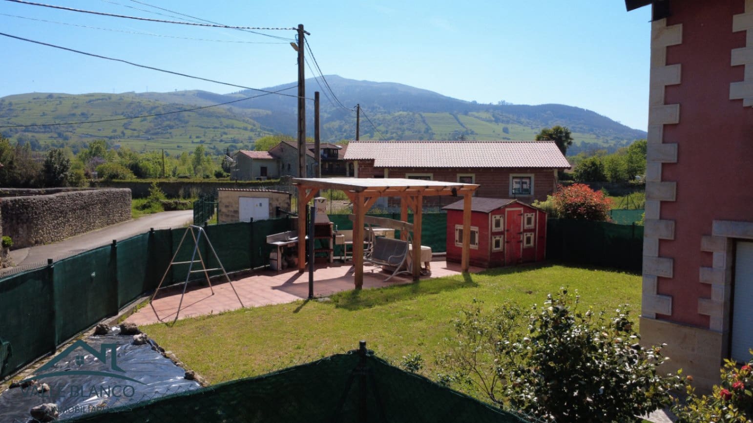 3 bedroom Townhouse for sale in Corvera de Toranzo - € 245,000 (Ref: 8956560)