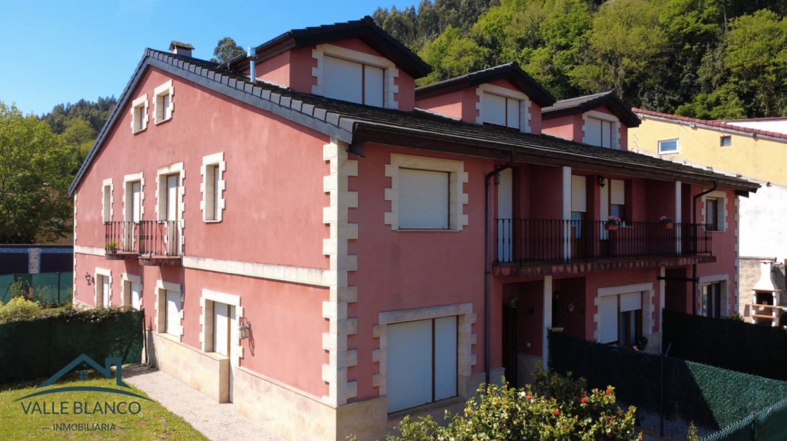 3 bedroom Townhouse for sale in Corvera de Toranzo - € 245,000 (Ref: 8956560)