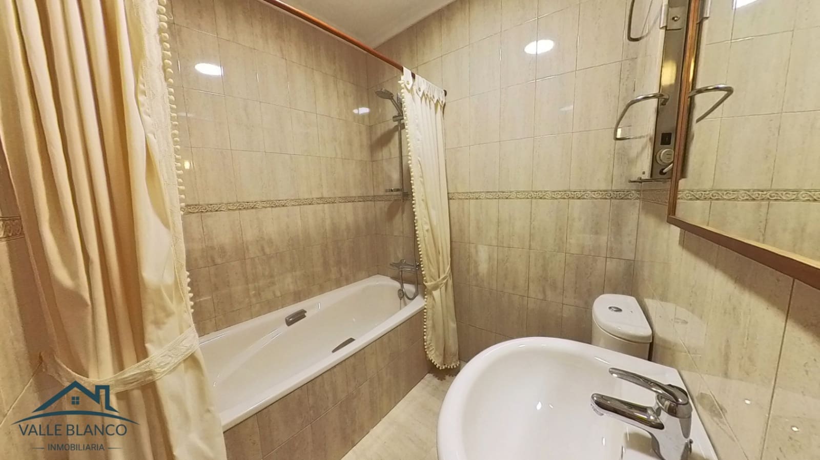 3 bedroom Townhouse for sale in Corvera de Toranzo - € 245,000 (Ref: 8956560)