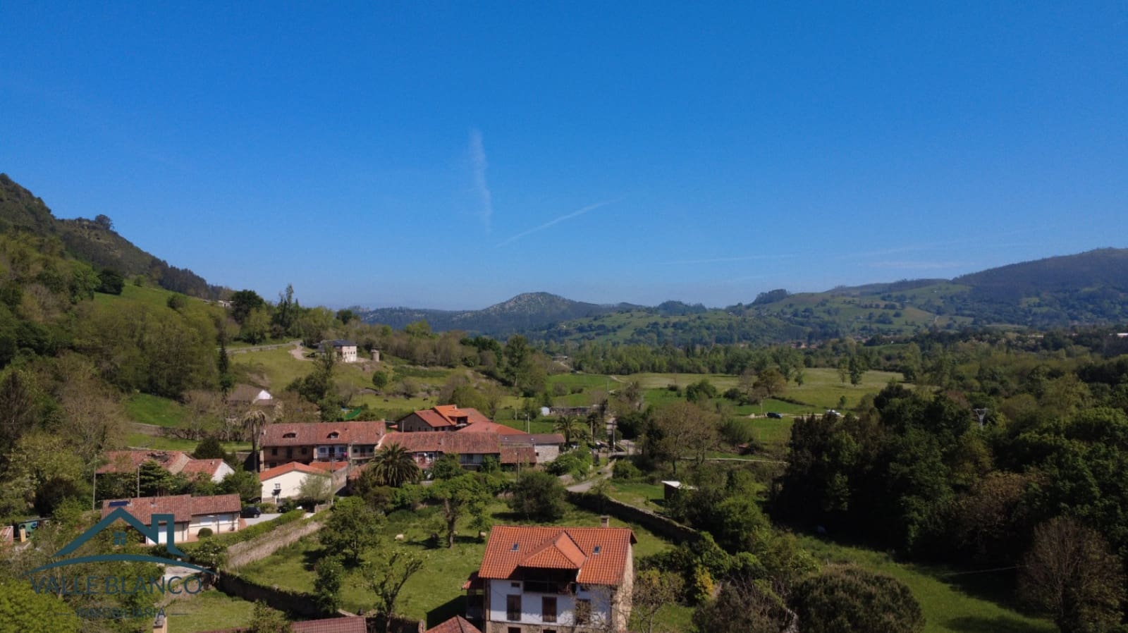 3 bedroom Townhouse for sale in Corvera de Toranzo - € 245,000 (Ref: 8956560)