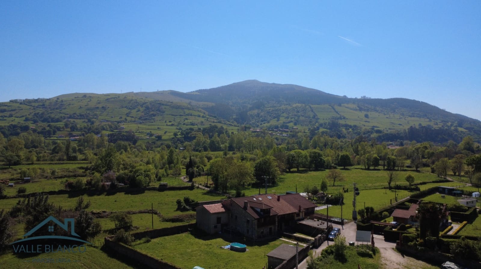 3 bedroom Townhouse for sale in Corvera de Toranzo - € 245,000 (Ref: 8956560)