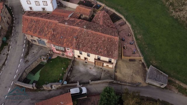 3 bedroom Townhouse for sale in Pesquera - € 99,000 (Ref: 9350169)