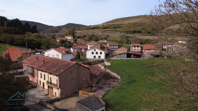 3 bedroom Townhouse for sale in Pesquera - € 99,000 (Ref: 9350169)