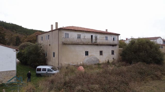 8 bedroom Business for sale in Valle de Valdebezana - € 159,000 (Ref: 9369028)