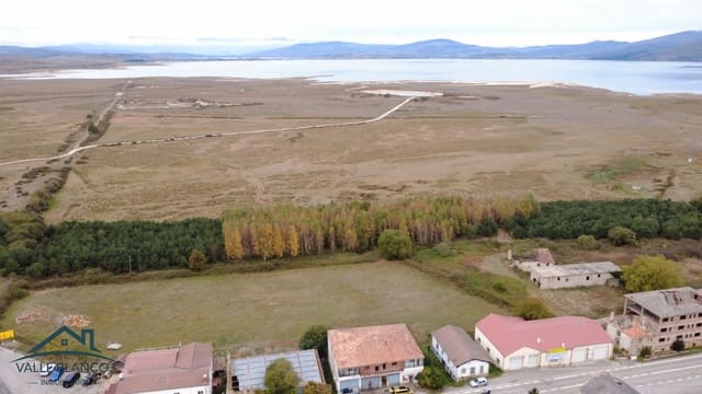 8 bedroom Business for sale in Valle de Valdebezana - € 159,000 (Ref: 9369028)