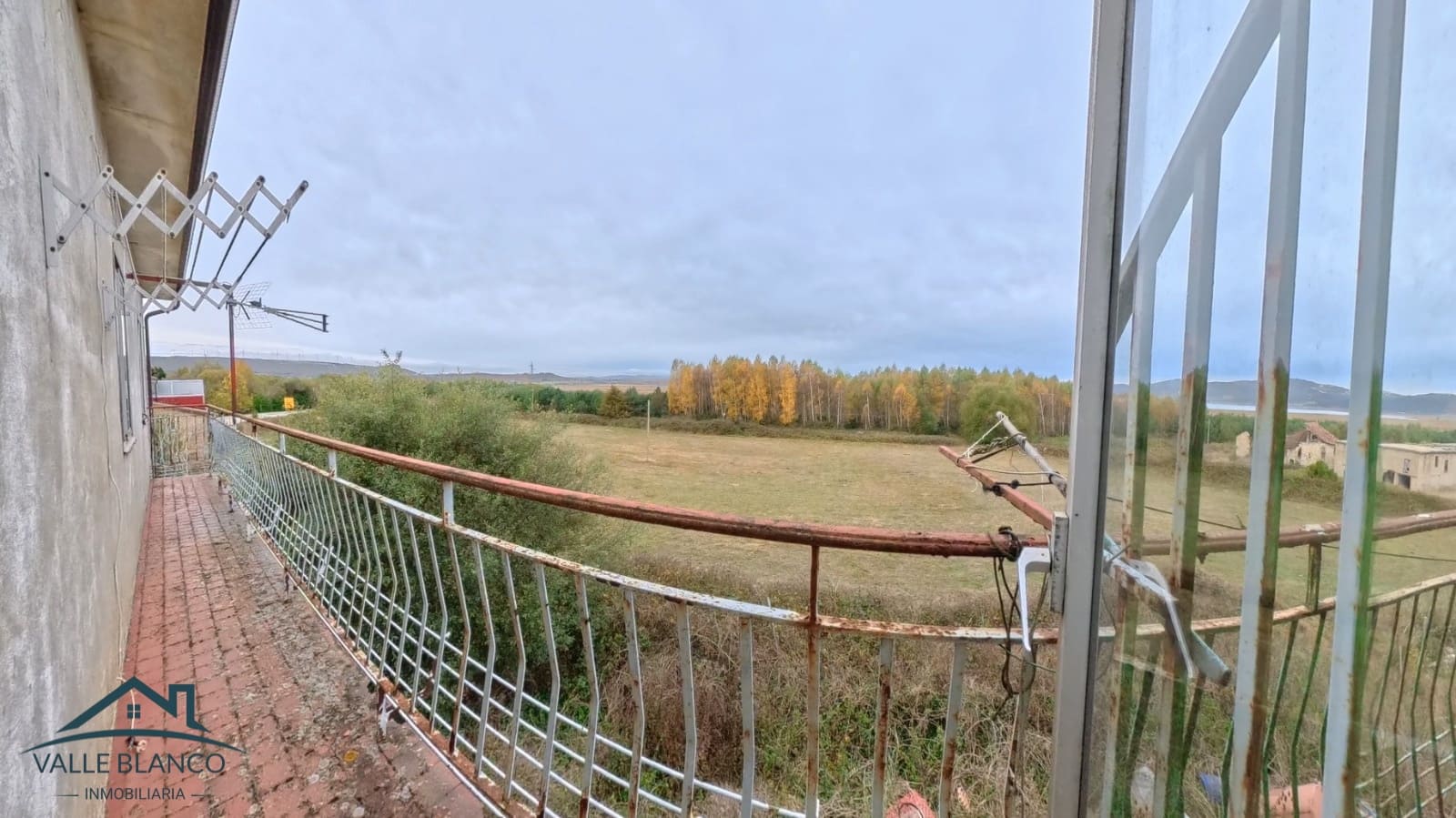 8 bedroom Business for sale in Valle de Valdebezana - € 159,000 (Ref: 9369028)