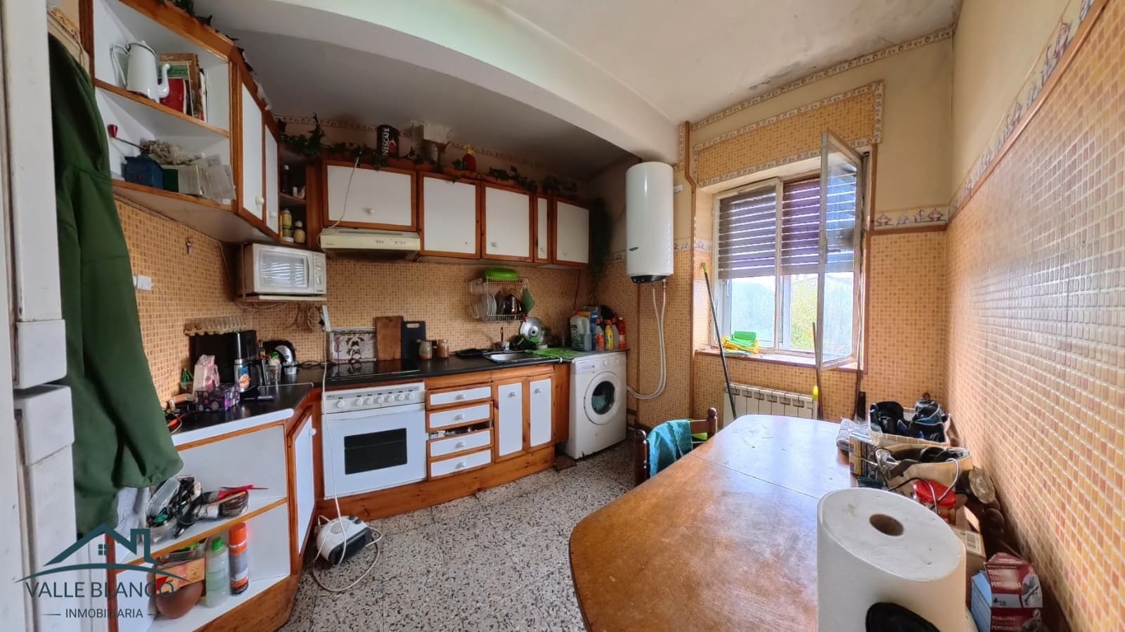 8 bedroom Business for sale in Valle de Valdebezana - € 159,000 (Ref: 9369028)