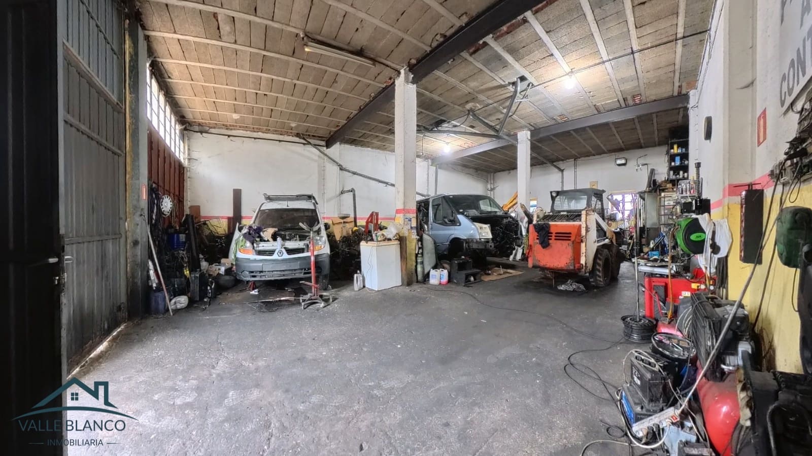 8 bedroom Business for sale in Valle de Valdebezana - € 159,000 (Ref: 9369028)