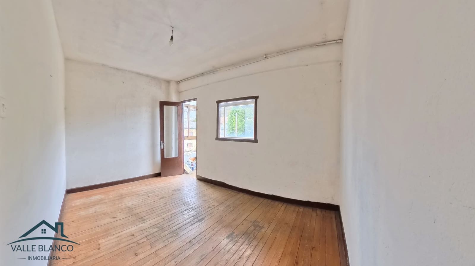 8 bedroom Business for sale in Valle de Valdebezana - € 159,000 (Ref: 9369028)