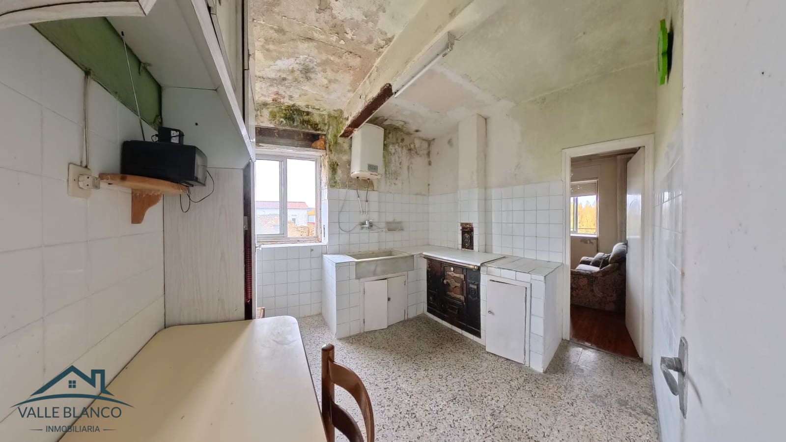 8 bedroom Business for sale in Valle de Valdebezana - € 159,000 (Ref: 9369028)