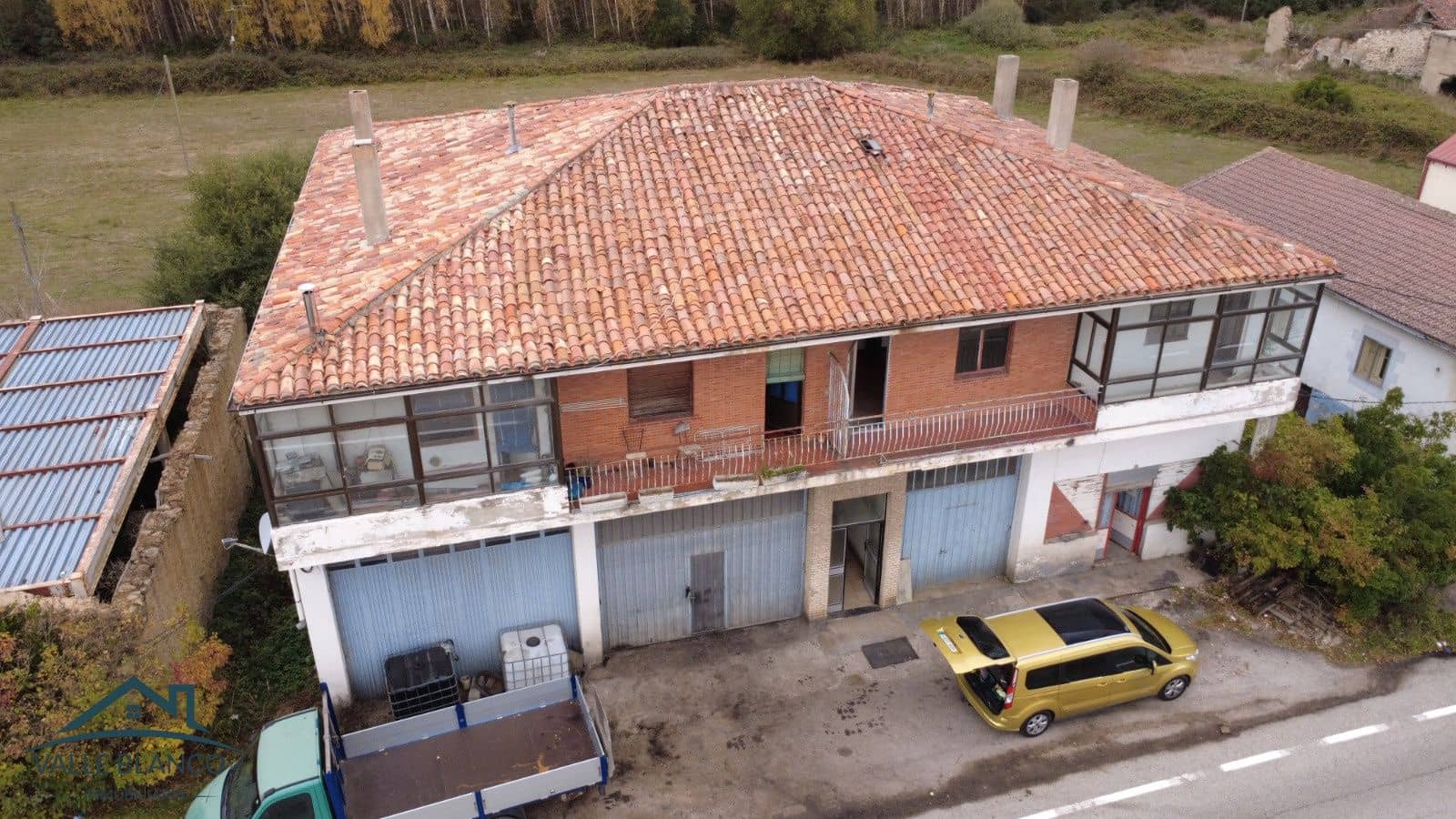 8 bedroom Business for sale in Valle de Valdebezana - € 159,000 (Ref: 9369028)