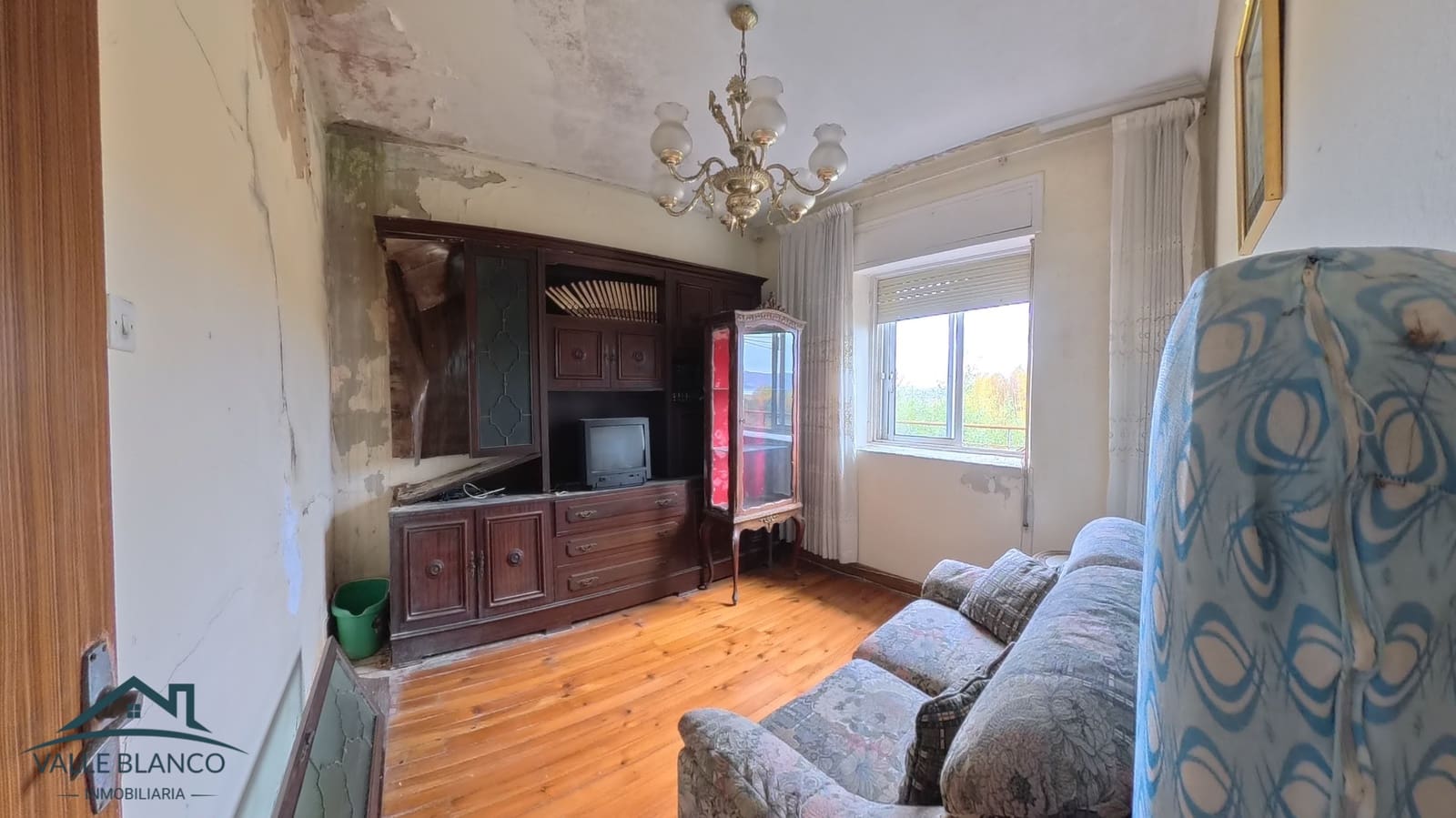 8 bedroom Business for sale in Valle de Valdebezana - € 159,000 (Ref: 9369028)