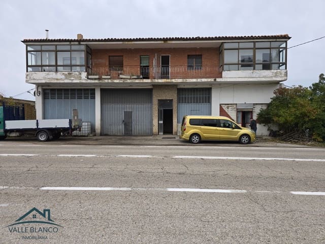 8 bedroom Business for sale in Valle de Valdebezana - € 159,000 (Ref: 9369028)