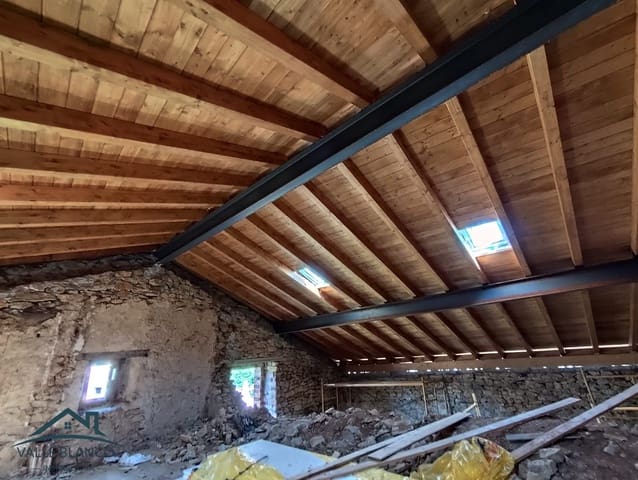 Halfvrijstaande villa te koop in Merindad de Valdeporres - € 120.000 (Ref: 9369029)