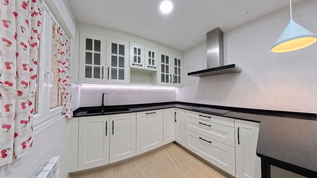 Piso de 5 habitaciones en Torrelavega en venta - 375.000 € (Ref: 9413525)