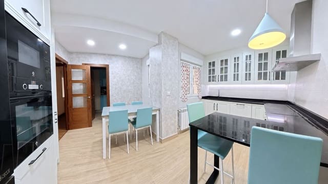 Piso de 5 habitaciones en Torrelavega en venta - 375.000 € (Ref: 9413525)
