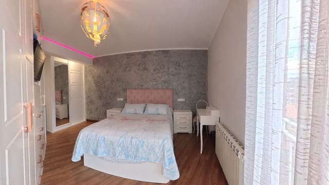 Piso de 5 habitaciones en Torrelavega en venta - 375.000 € (Ref: 9413525)
