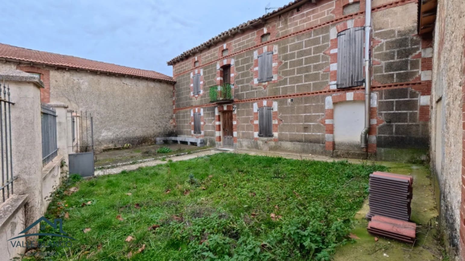 5 soverom Hus til salgs i Valle de Valdelucio - € 65 000 (Ref: 9496934)