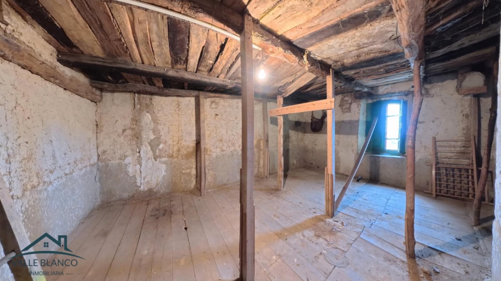 5 soverom Hus til salgs i Valle de Valdelucio - € 65 000 (Ref: 9496934)