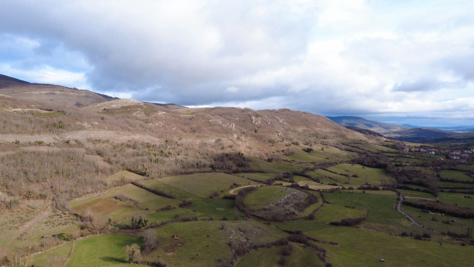 Building Plot for sale in Hermandad de Campoo de Suso - € 50,000 (Ref: 9535081)