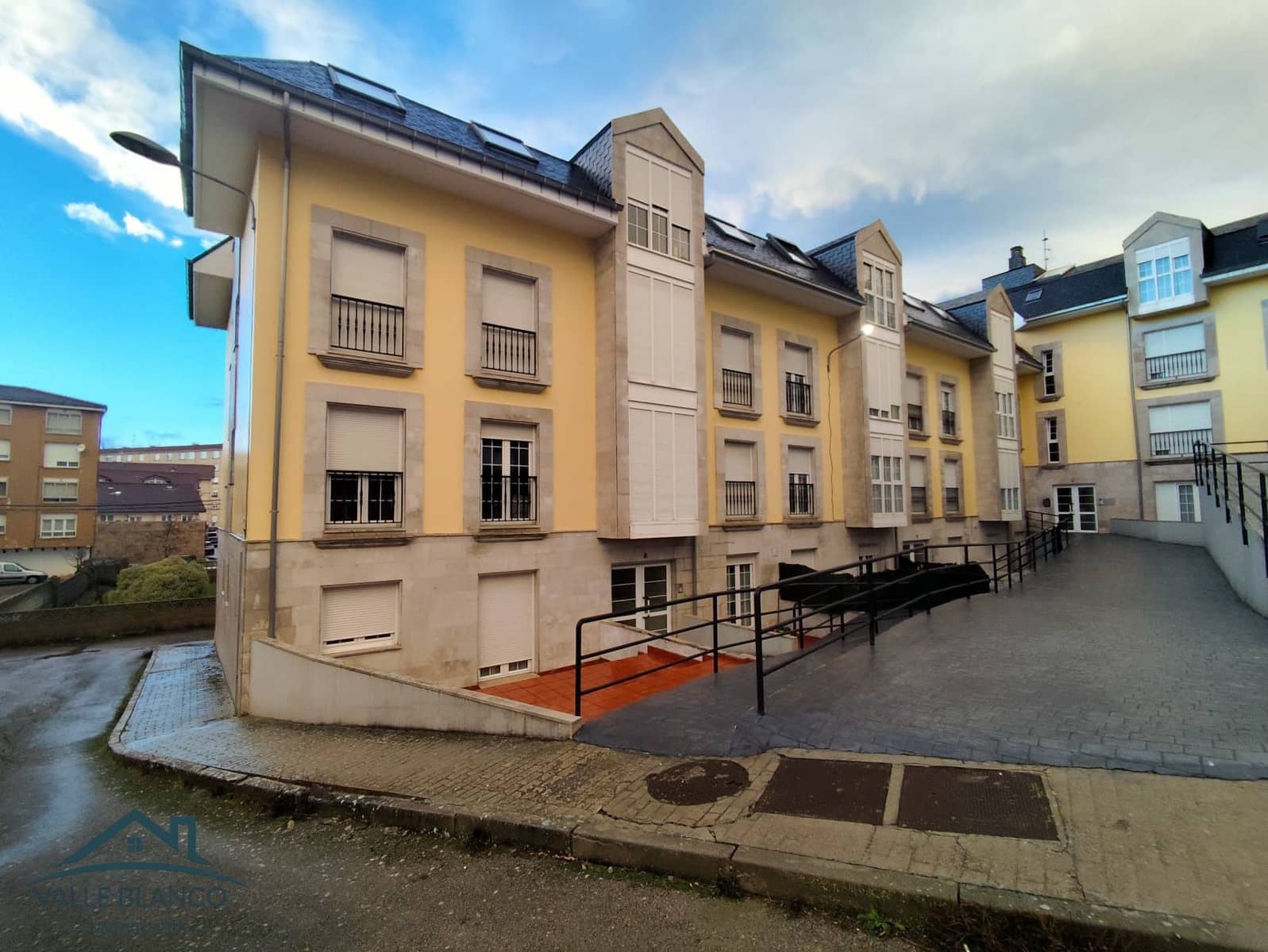 2 bedroom Flat for sale in Reinosa with garage - € 129,900 (Ref: 9535083)