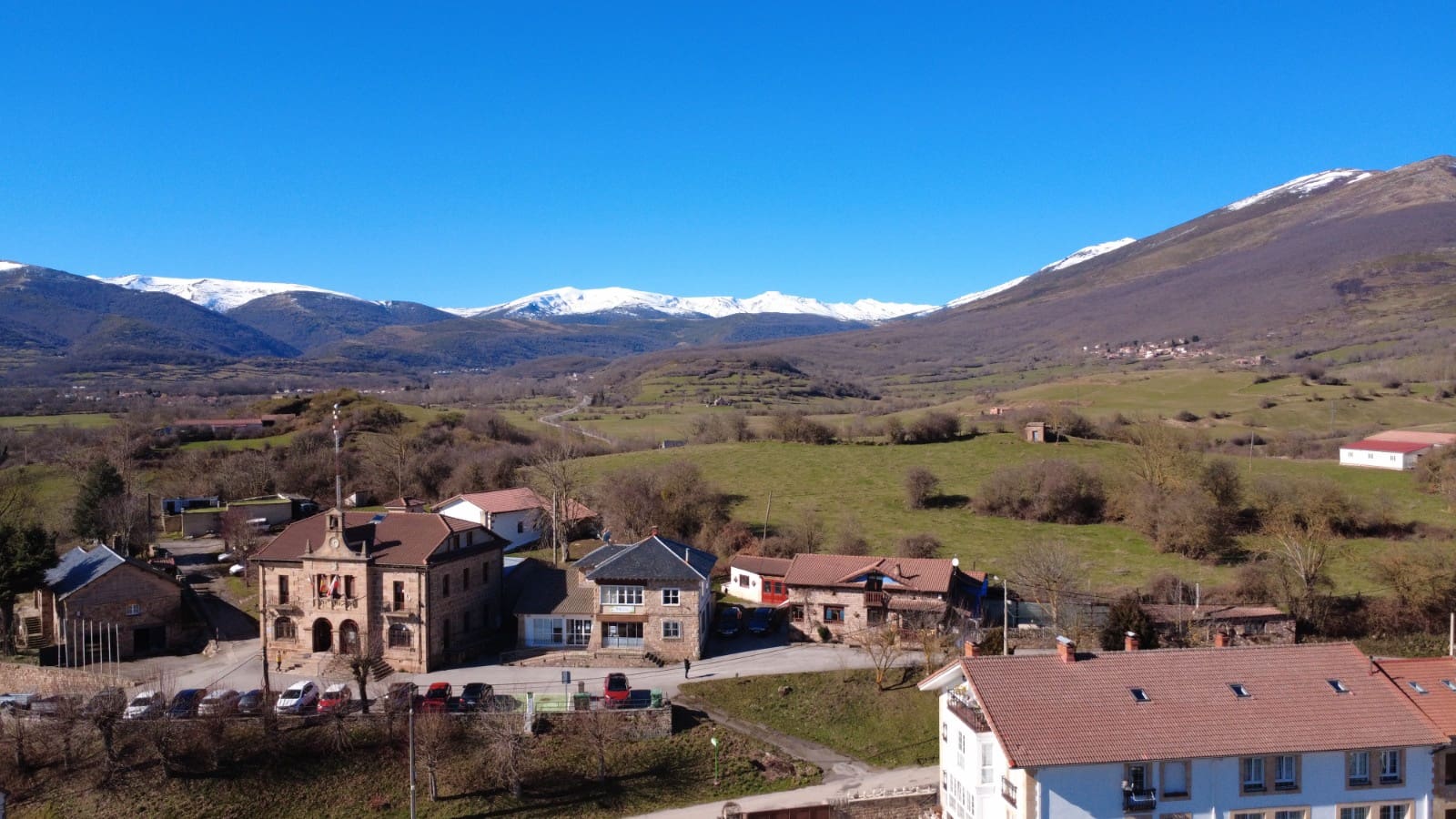 4 bedroom Villa for sale in Hermandad de Campoo de Suso with pool garage - € 489,000 (Ref: 9603547)