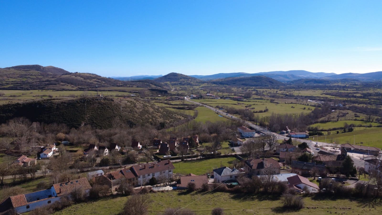 4 bedroom Villa for sale in Hermandad de Campoo de Suso with pool garage - € 489,000 (Ref: 9603547)